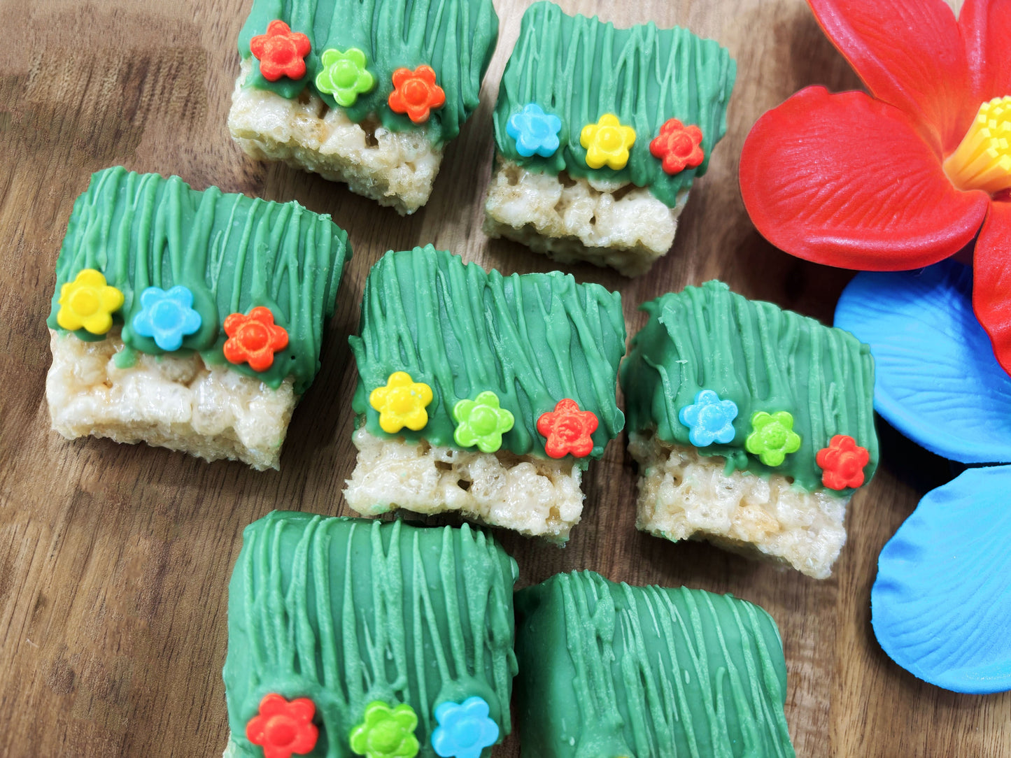 Luah Mini Rice Krispies - Luah Party - Luah Party Treats - Luah Birthday Party - Luah themed mini rice Krispy grass skirts