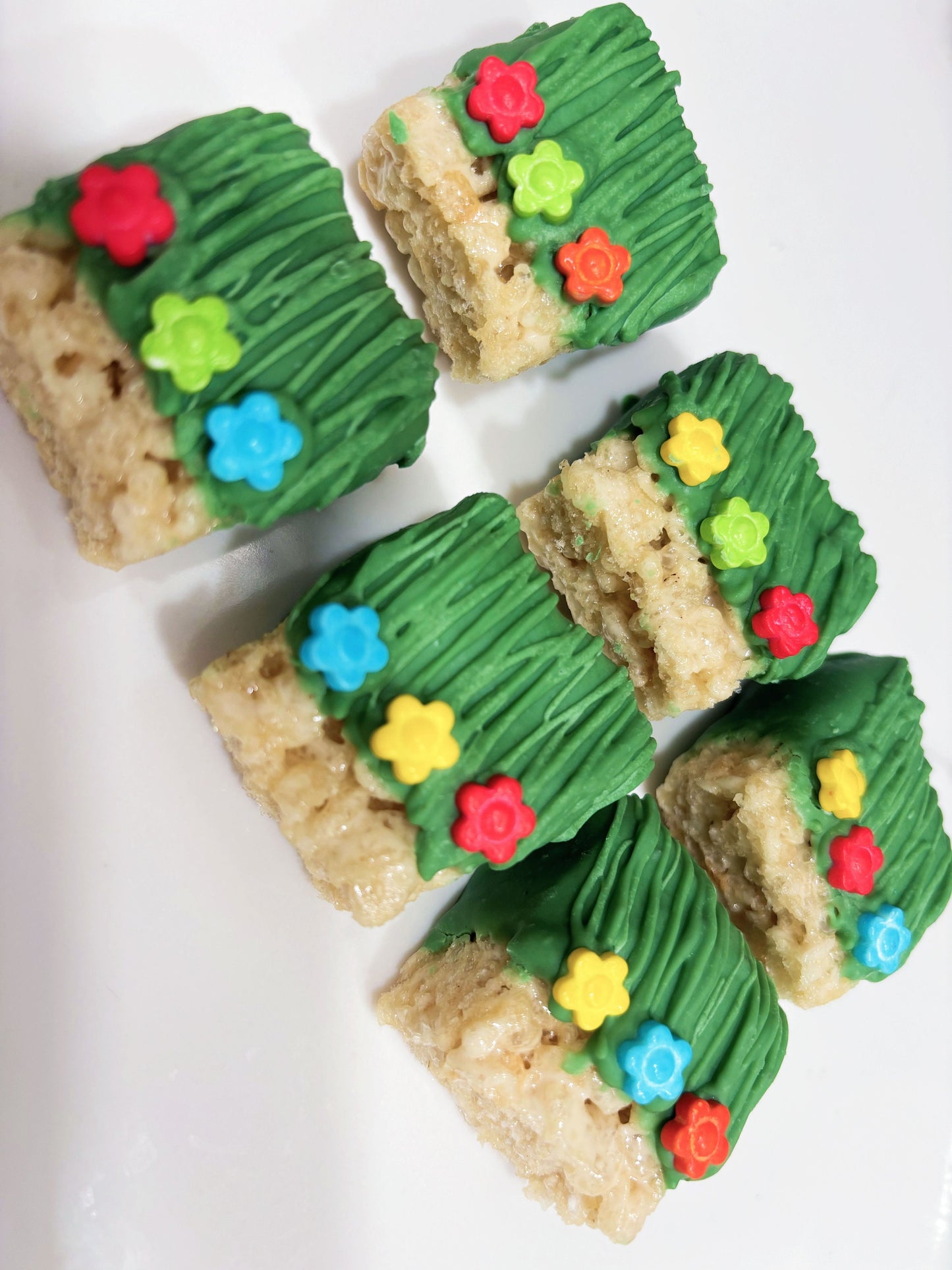 Luah Mini Rice Krispies - Luah Party - Luah Party Treats - Luah Birthday Party - Luah themed mini rice Krispy grass skirts