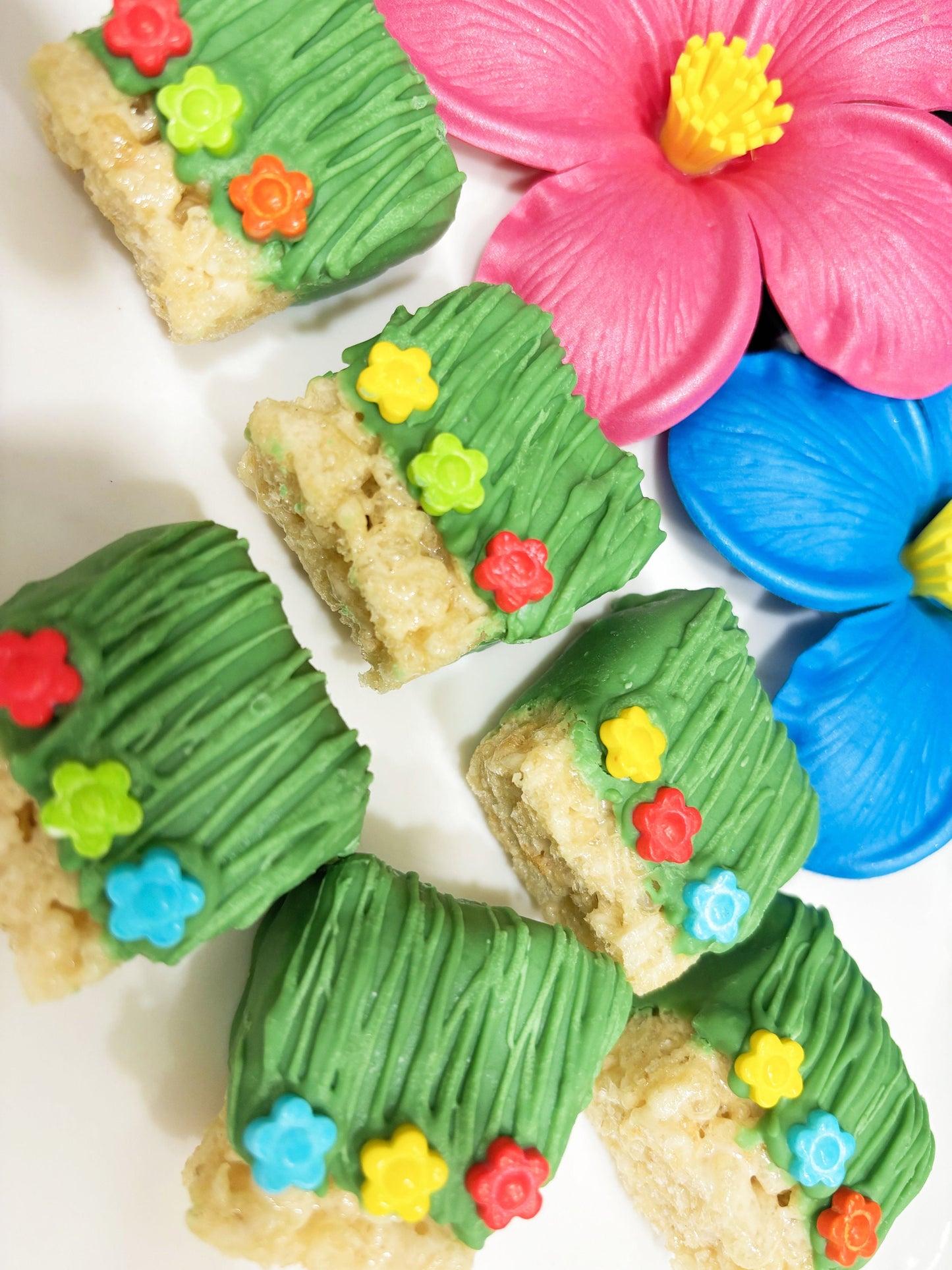 Luah Mini Rice Krispies - Luah Party - Luah Party Treats - Luah Birthday Party - Luah themed mini rice Krispy grass skirts